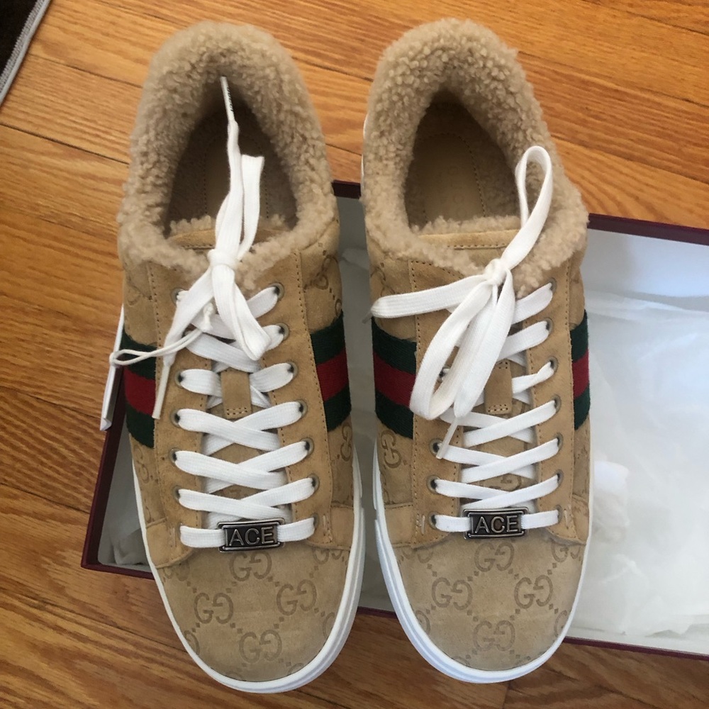 Gucci Size 37 Shearling Lined Women’s Prestige Logo Low Top Sneakers